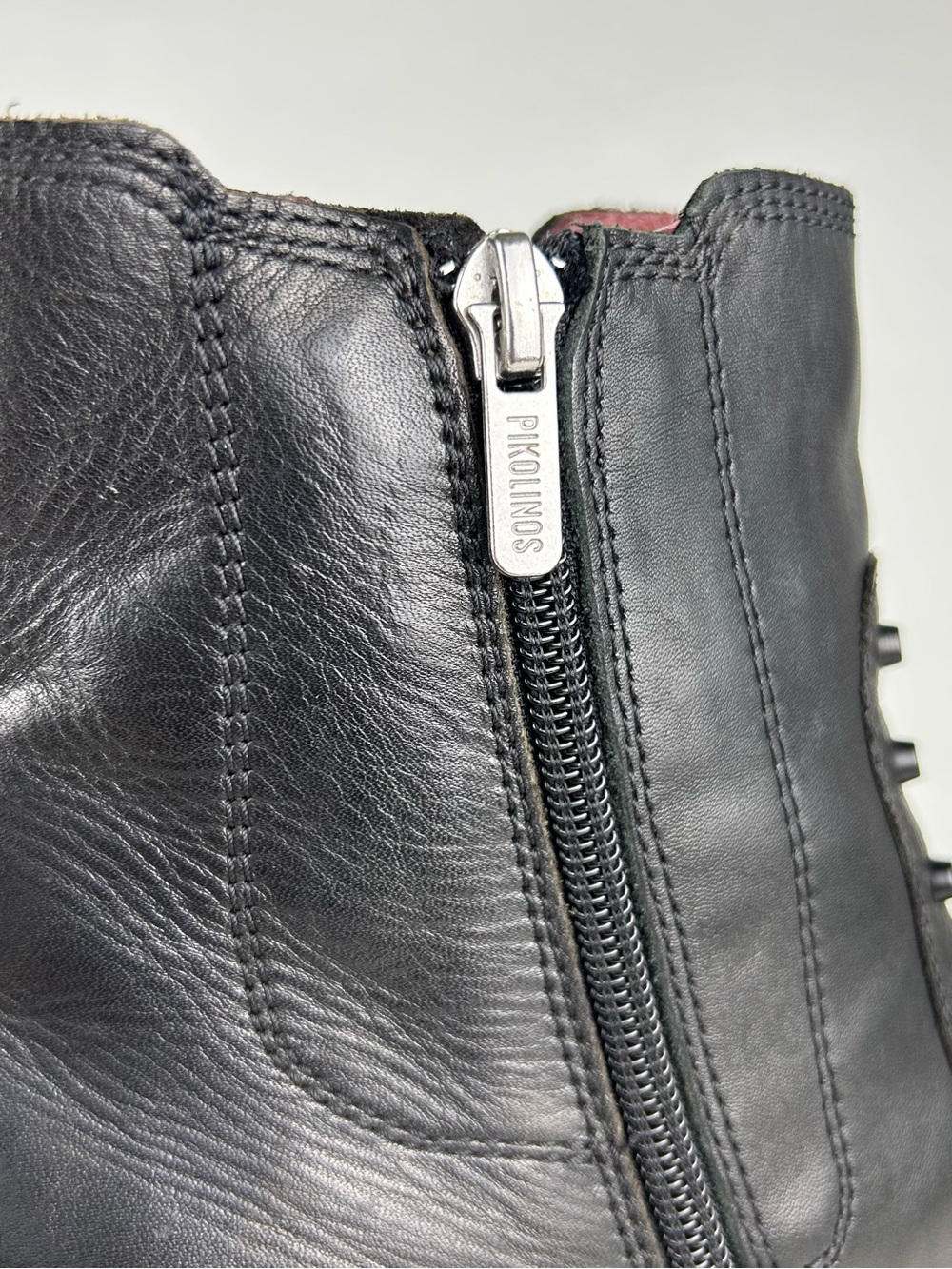 Pikolinos Vicar Chelsea Black Leather Side Zip Studded Ankle Boots EU 39 - Picture 9 of 15